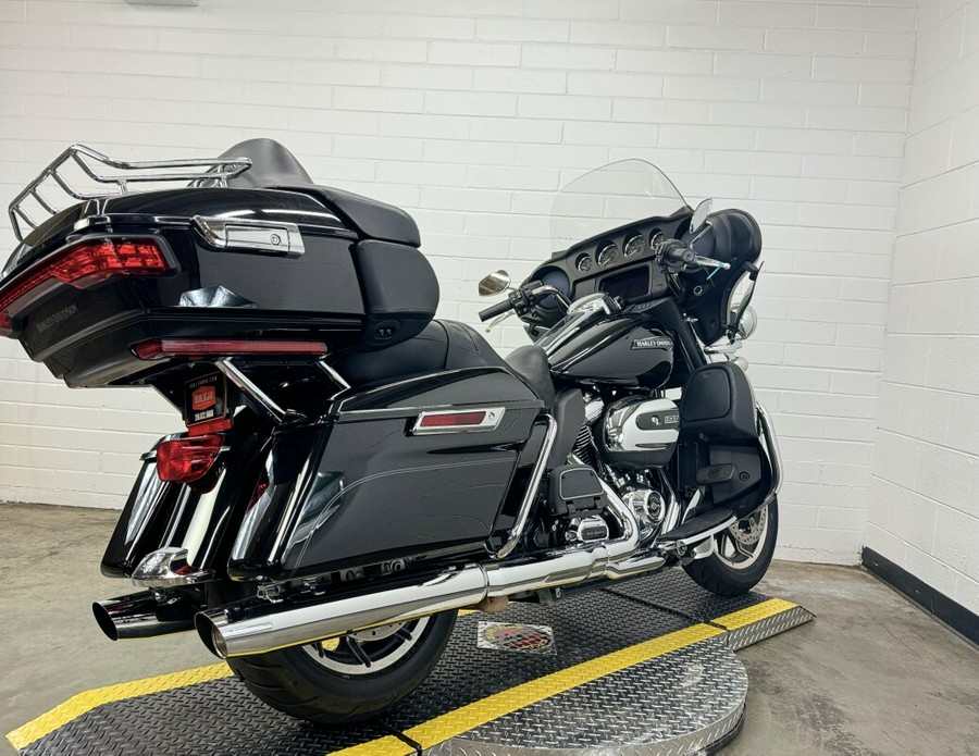 2019 Harley-Davidson Electra Glide Ultra Classic BLACK W/PINSTRI