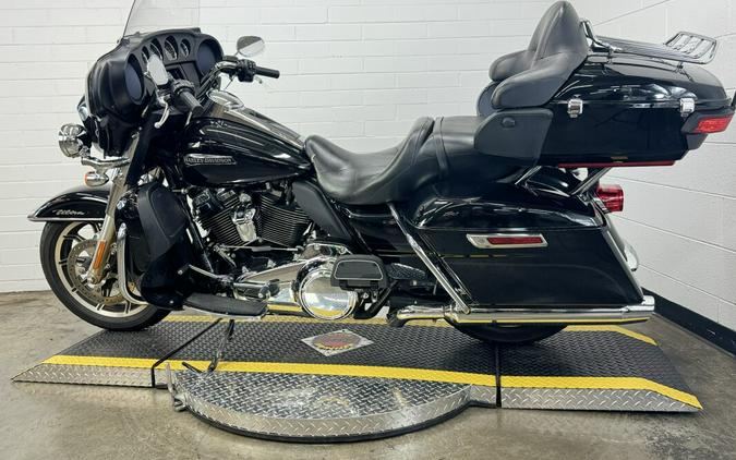 2019 Harley-Davidson Electra Glide Ultra Classic BLACK W/PINSTRI