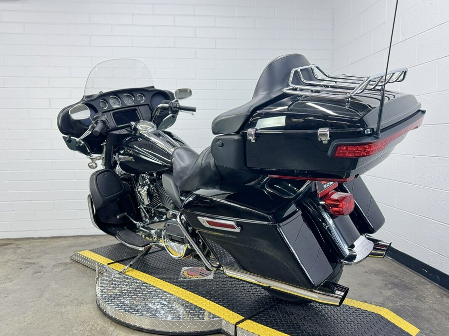 2019 Harley-Davidson Electra Glide Ultra Classic BLACK W/PINSTRI