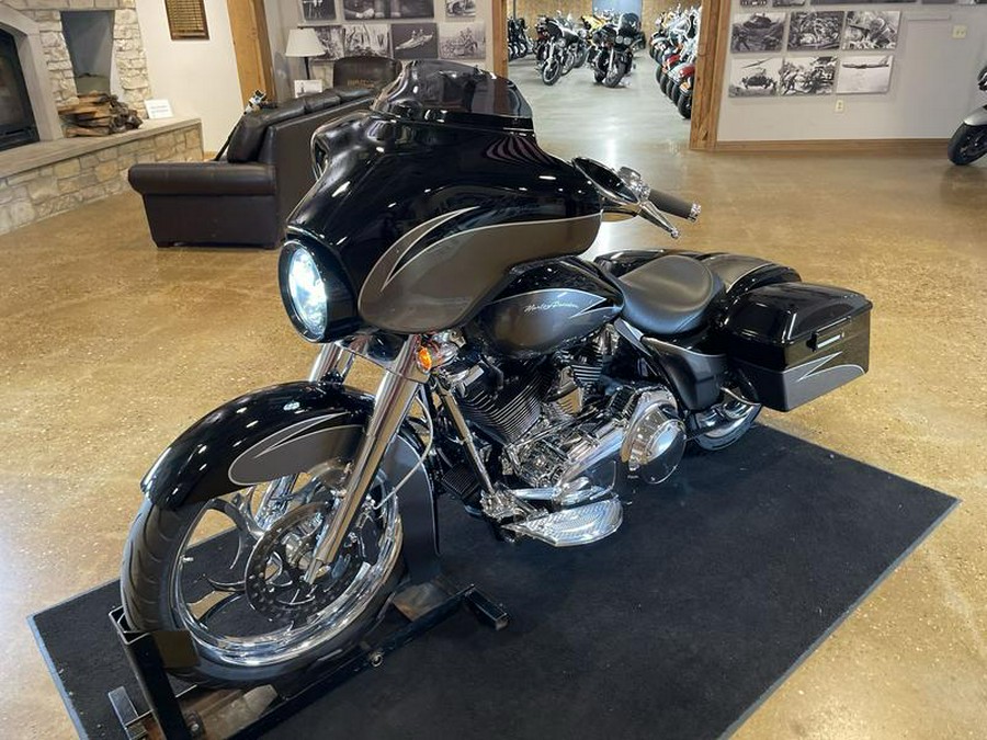 2008 Harley-Davidson® FLHX