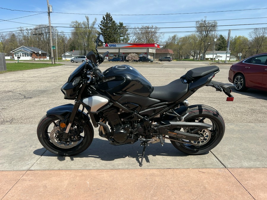 2025 Kawasaki Z900RS ABS