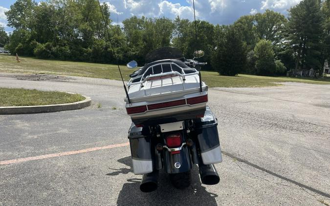 2013 Harley-Davidson® CVO™ Ultra Classic® Electra Glide® Black Diamond & Molten Silver with Crushed