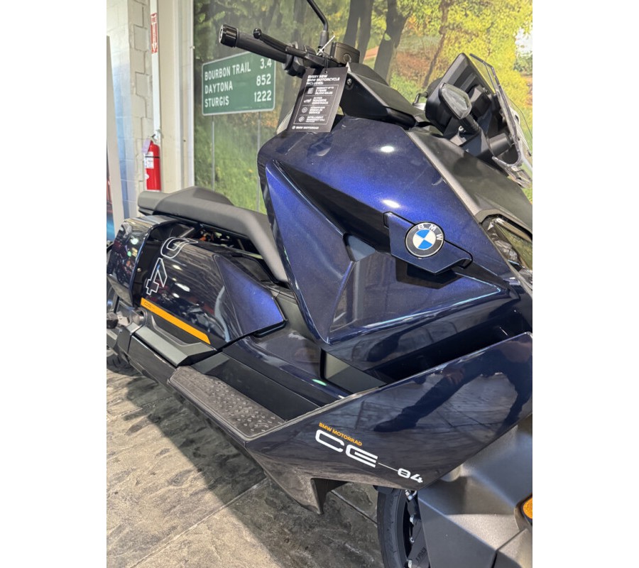 2024 BMW Motorrad CE 04