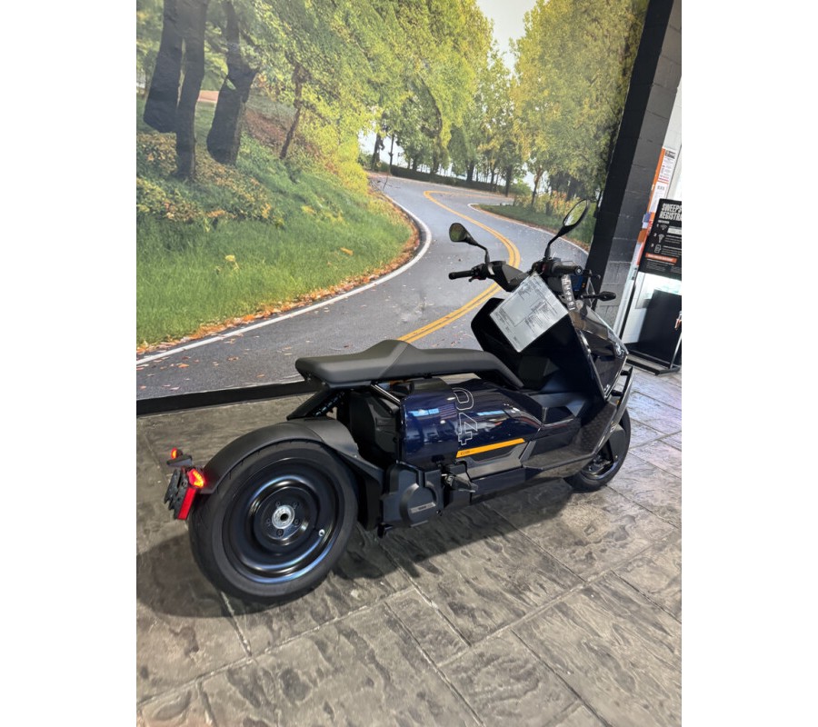 2024 BMW Motorrad CE 04