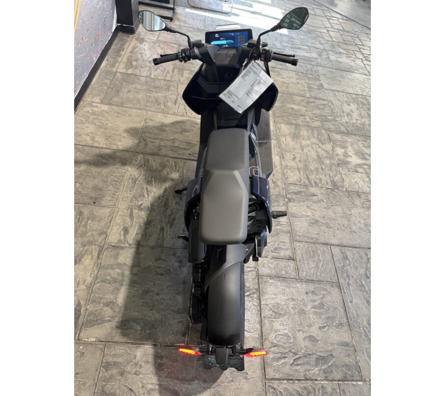 2024 BMW Motorrad CE 04