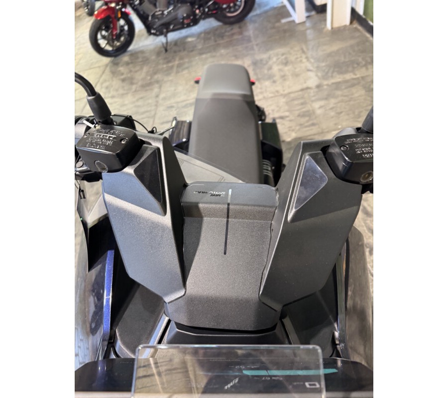 2024 BMW Motorrad CE 04