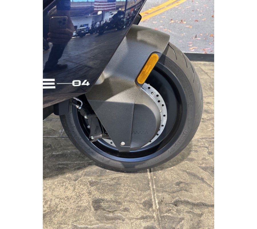 2024 BMW Motorrad CE 04
