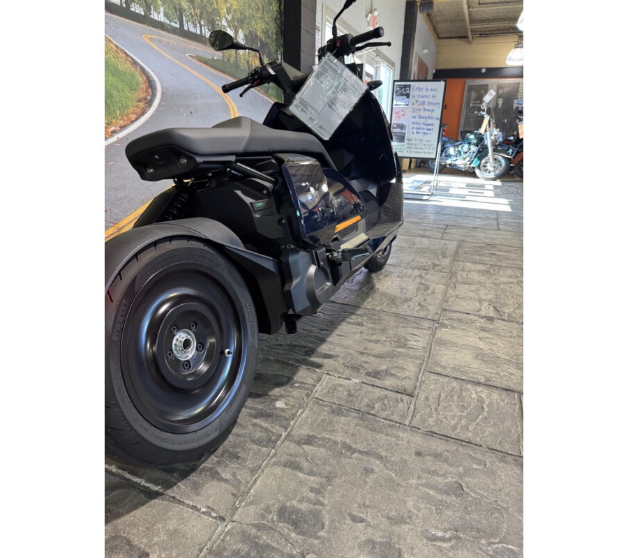 2024 BMW Motorrad CE 04