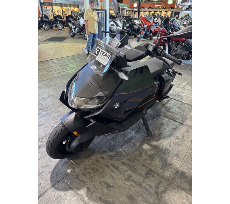 2024 BMW Motorrad CE 04