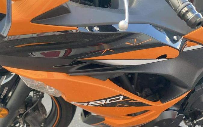 2019 Kawasaki Ninja® 650 ABS Candy Orange/Metallic Spark Black