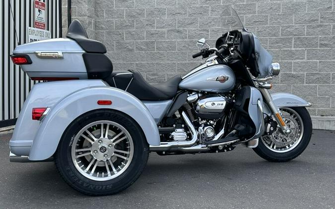 Harley-Davidson Tri Glide Ultra 2023 FLHTCUTG 111685 ATLAS SLV MTLIC