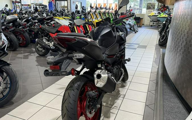 2025 Kawasaki Z500 SE ABS