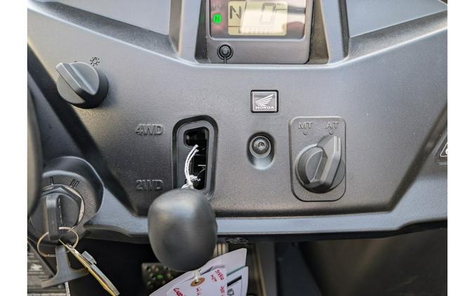 2026 Pioneer 520 - Honda