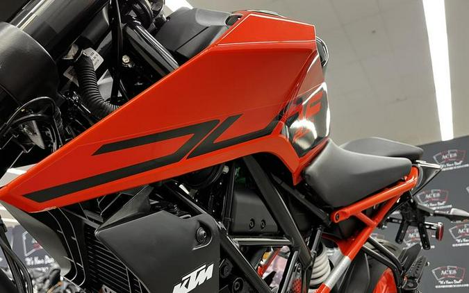 2023 KTM Duke 200