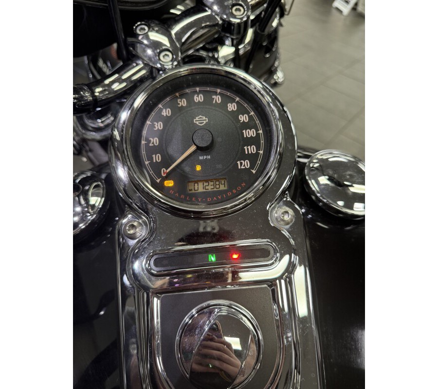 2015 Harley-Davidson Switchback Vivid Black FLD