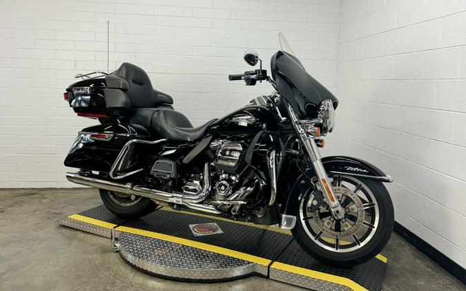 2019 Harley-Davidson Electra Glide Ultra Classic BLACK W/PINSTRI