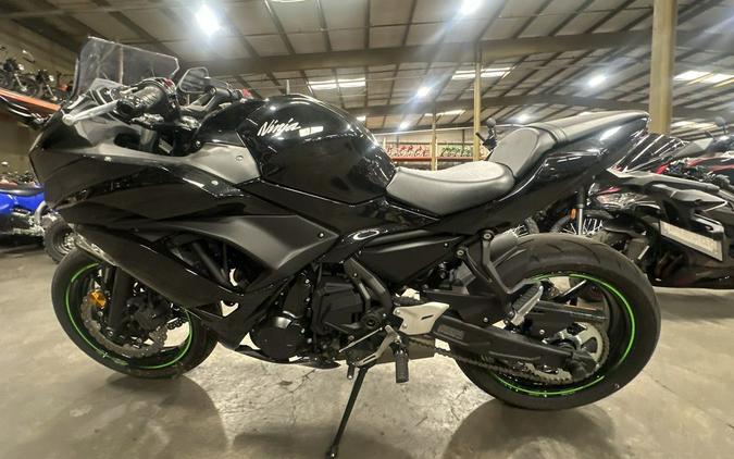 2019 Kawasaki Ninja® 650 ABS Metallic Spark Black