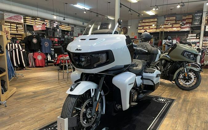 2025 Indian Pursuit Dark Horse W/Powerband Audio Ghost White