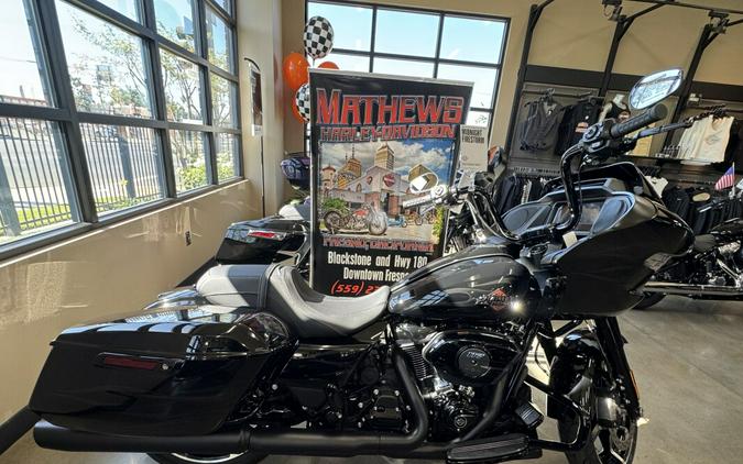 2025 Harley-Davidson Road Glide® Midnight Firestorm - Black Finish