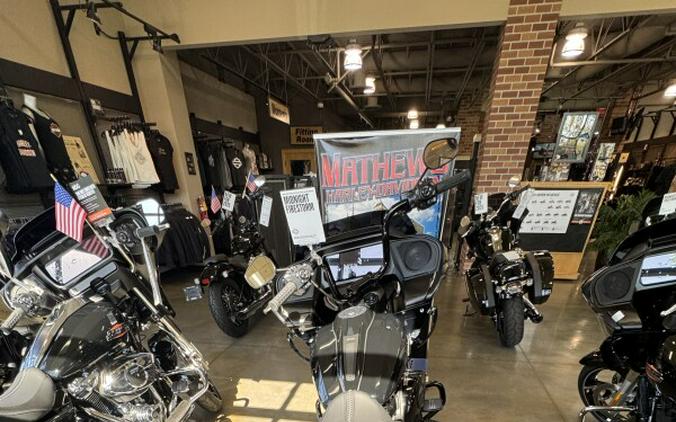 2025 Harley-Davidson Road Glide® Midnight Firestorm - Black Finish