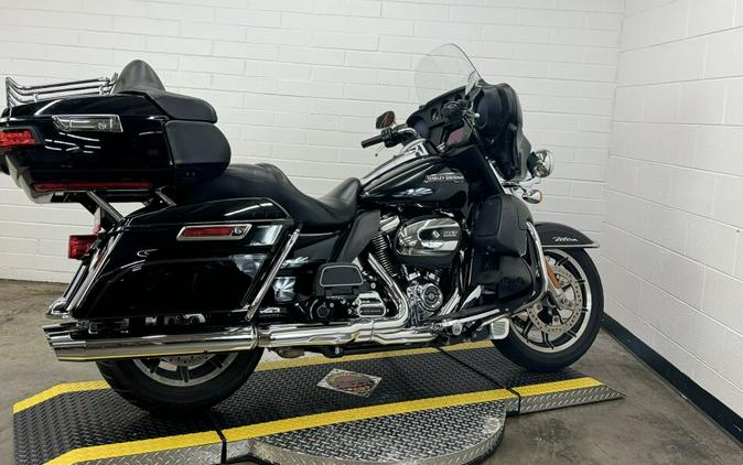 2019 Harley-Davidson Electra Glide Ultra Classic BLACK W/PINSTRI