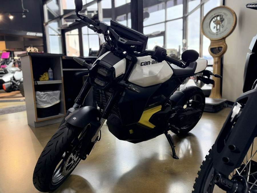 2025 Can-Am Pulse White