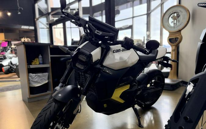 2025 Can-Am Pulse White
