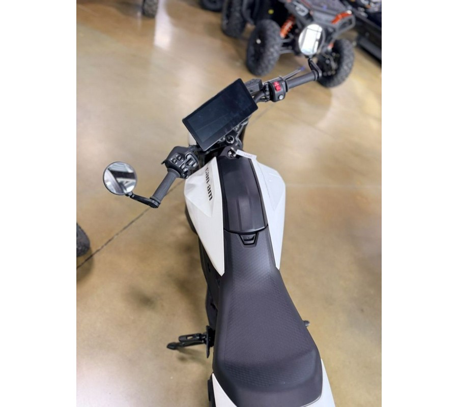 2025 Can-Am Pulse White