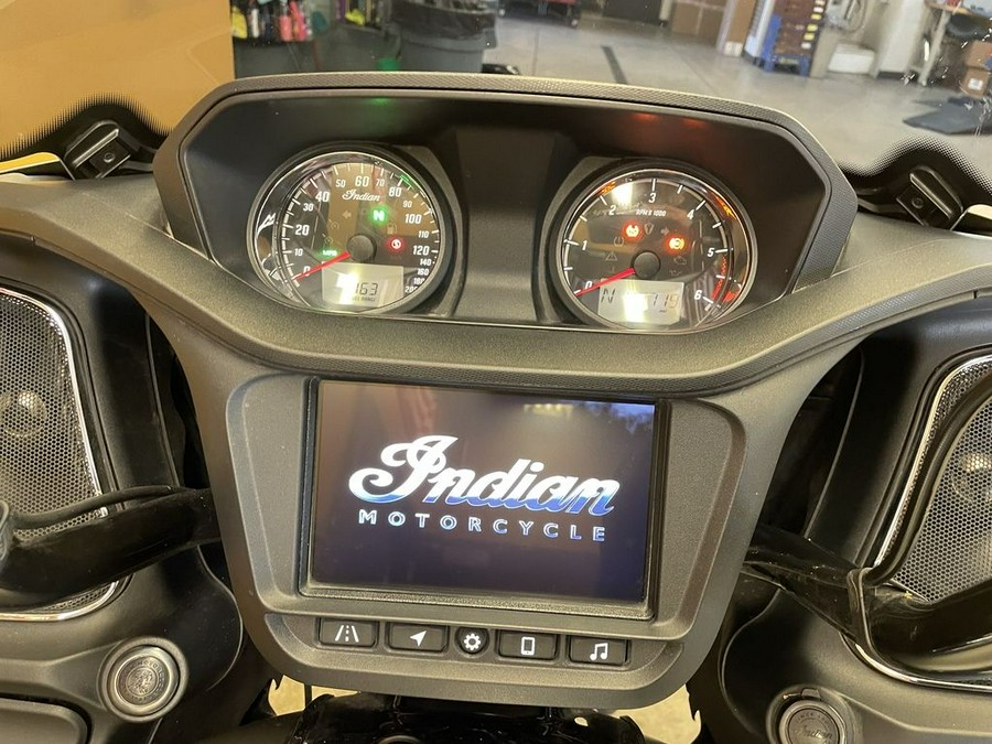 2021 Indian Motorcycle® Challenger® Titanium Smoke