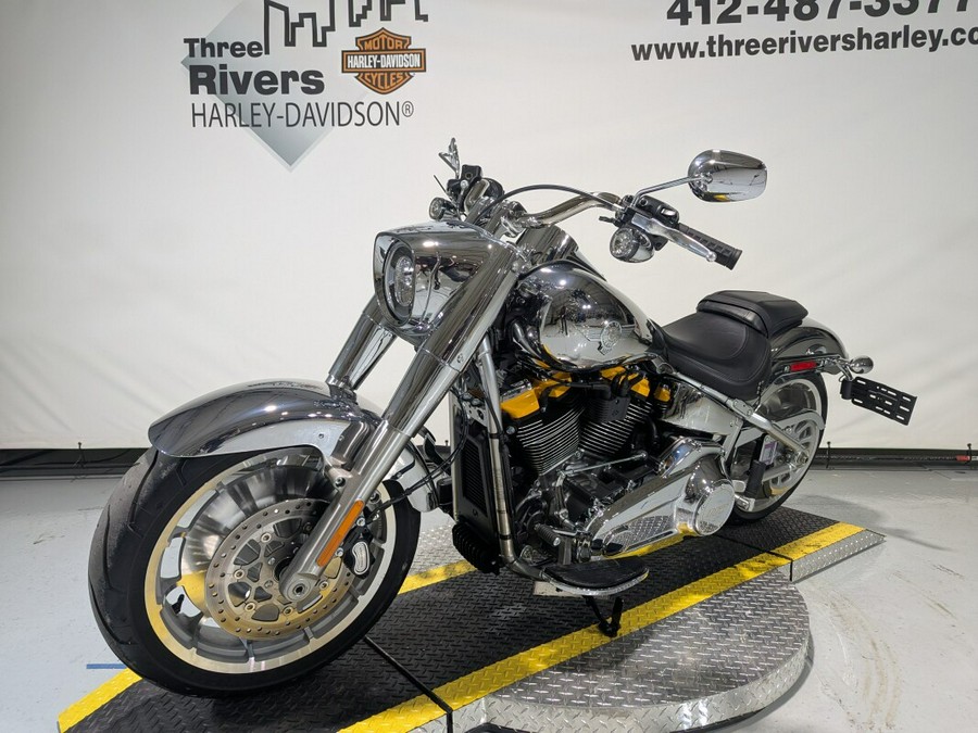 2025 Harley-Davidson® Fat Boy® Gray Ghost Reflection