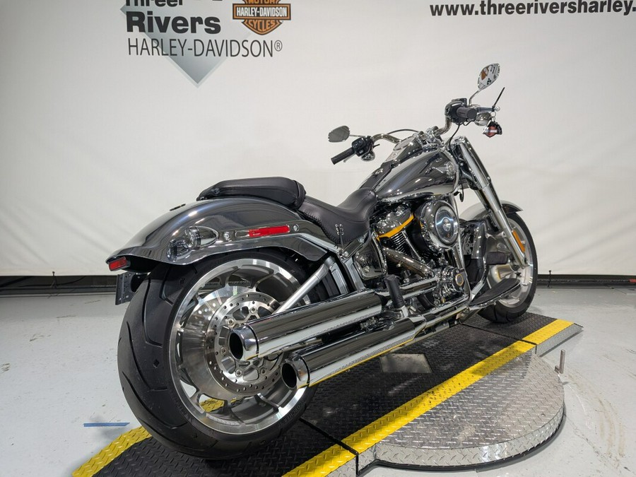 2025 Harley-Davidson® Fat Boy® Gray Ghost Reflection