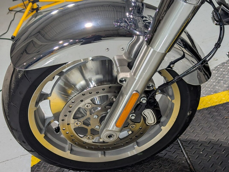 2025 Harley-Davidson® Fat Boy® Gray Ghost Reflection