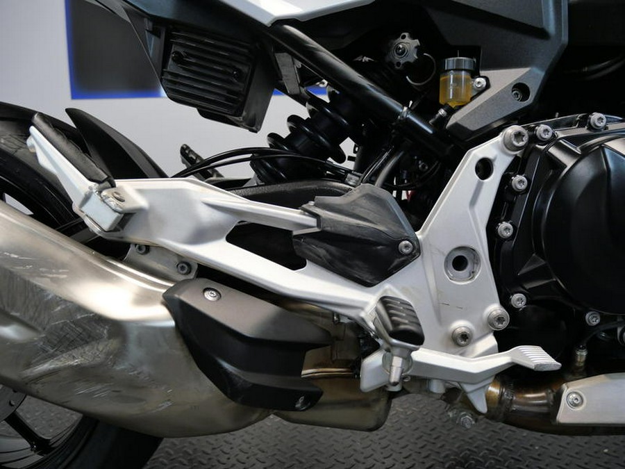 2023 BMW F 900 R Premium