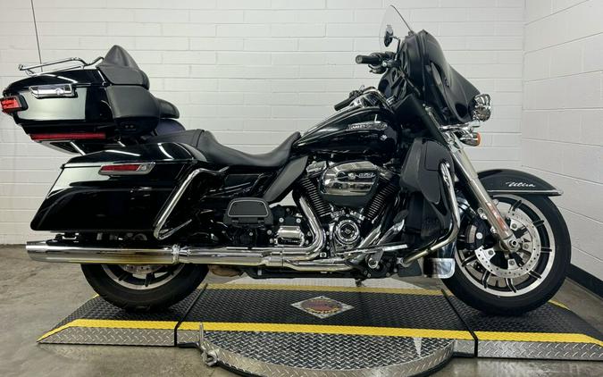 2019 Harley-Davidson Electra Glide Ultra Classic BLACK W/PINSTRI