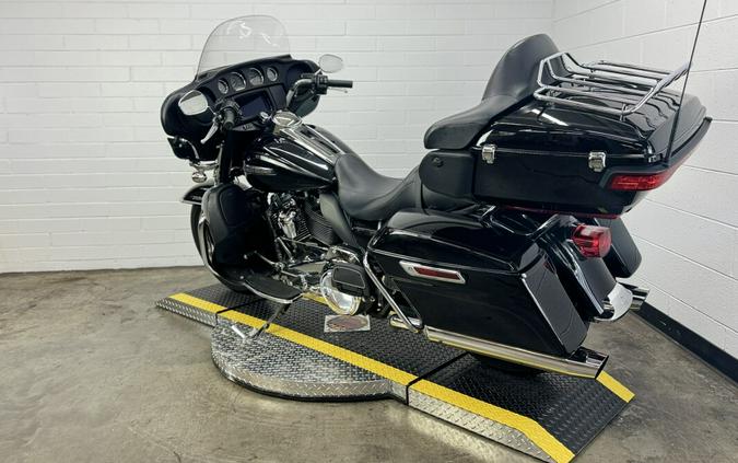 2019 Harley-Davidson Electra Glide Ultra Classic BLACK W/PINSTRI