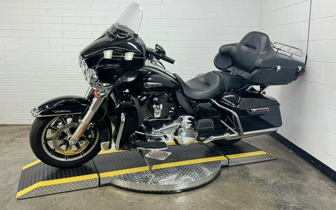 2019 Harley-Davidson Electra Glide Ultra Classic BLACK W/PINSTRI