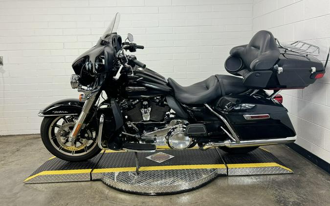 2019 Harley-Davidson Electra Glide Ultra Classic BLACK W/PINSTRI