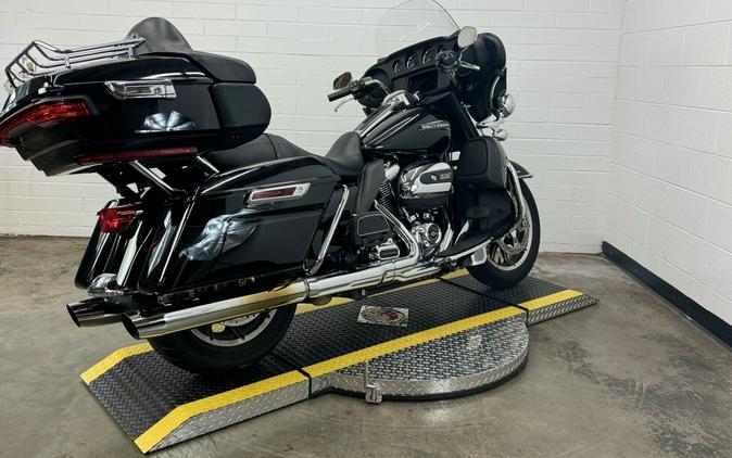 2019 Harley-Davidson Electra Glide Ultra Classic BLACK W/PINSTRI