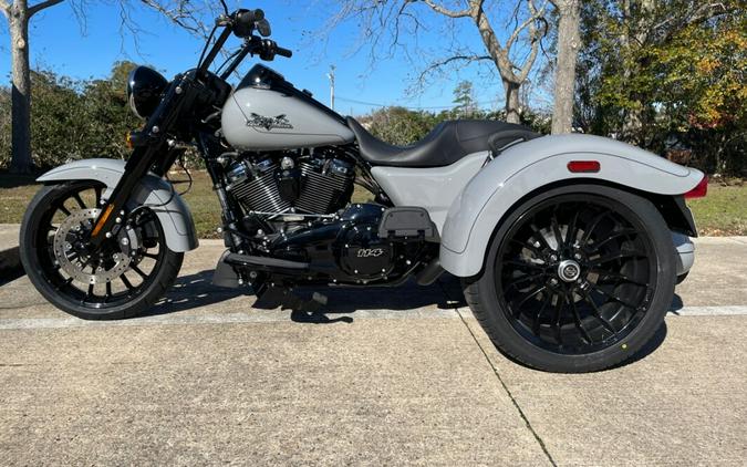 2024 Harley-Davidson® Freewheeler® Billiard Grey