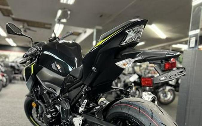 2024 Kawasaki Z900 ABS Metallic Spark Black/Metallic Matte Dark Gray