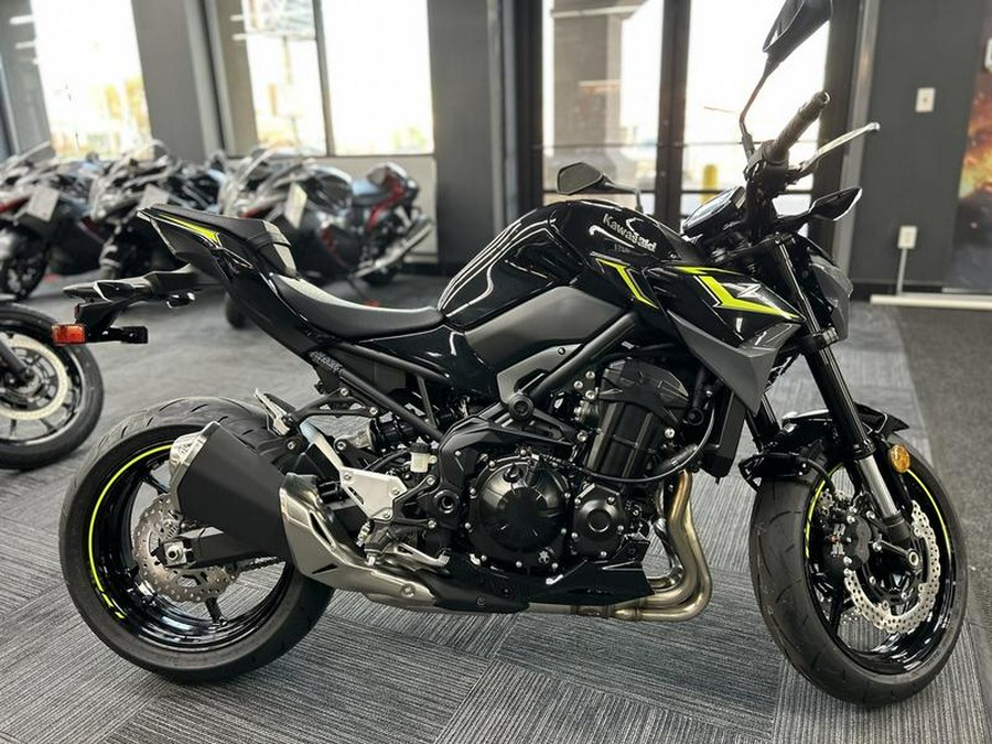 2024 Kawasaki Z900 ABS Metallic Spark Black/Metallic Matte Dark Gray