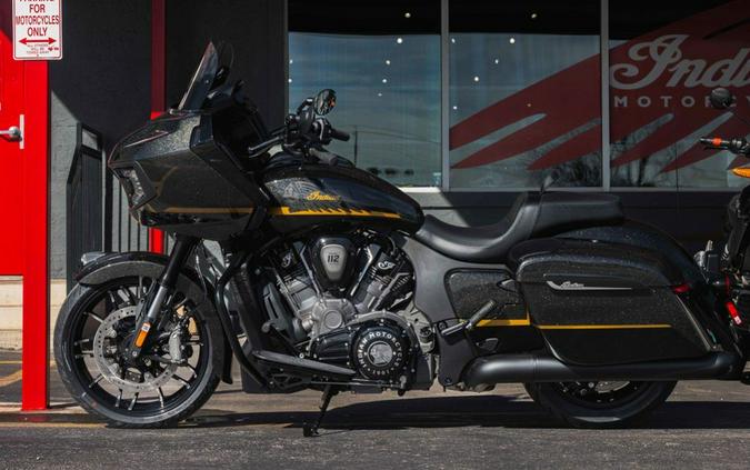 2026 Indian Motorcycle® Challenger 112 Dark Horse® with PowerBand Audio Package