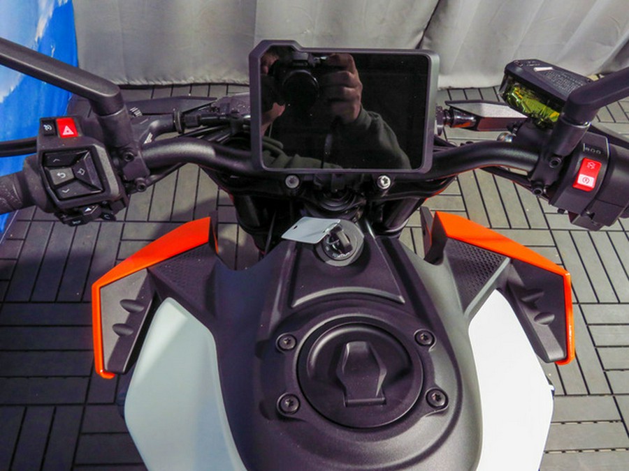 2027 KTM 990 DUKE