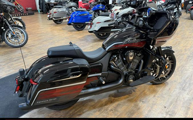 2026 Indian Challenger Dark Horse Signature Series Abyss Metallic / Red Allert
