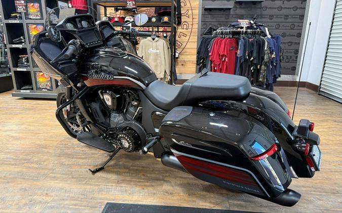 2026 Indian Challenger Dark Horse Signature Series Abyss Metallic / Red Allert