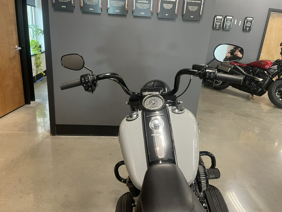 2025 Harley-Davidson® Road King® Special Billiard Gray