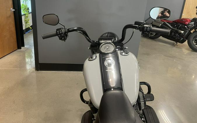 2025 Harley-Davidson® Road King® Special Billiard Gray