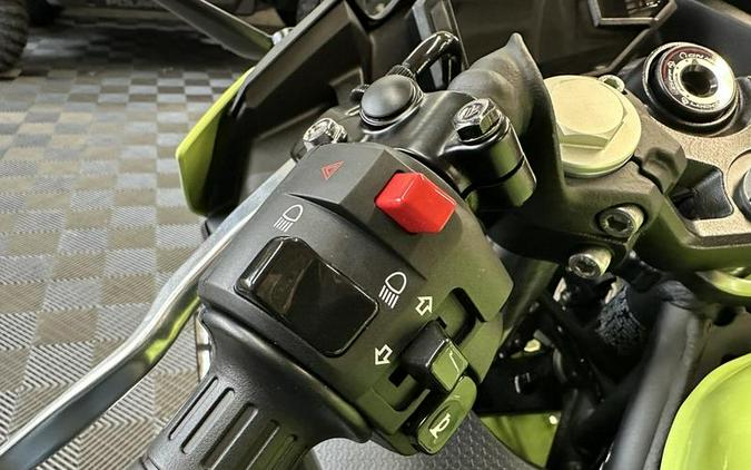 2026 Kawasaki Ninja® 500 ABS Metallic Yellowish Green/Ebony