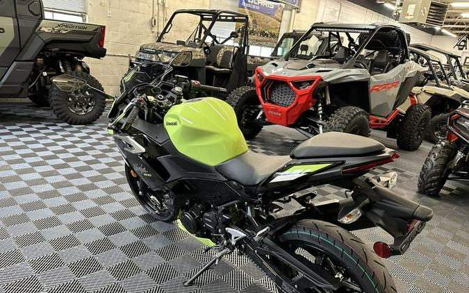 2026 Kawasaki Ninja® 500 ABS Metallic Yellowish Green/Ebony