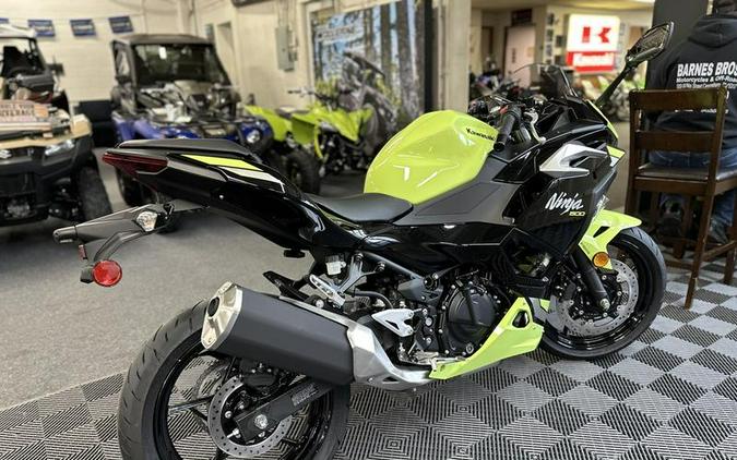 2026 Kawasaki Ninja® 500 ABS Metallic Yellowish Green/Ebony